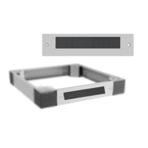 Blindplaat (600mm) met borstel voor onderbouw sokkel 19 inch kast